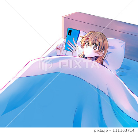 ベッドの中でスマホを見る女性 ネガティブイメージ ベッドの中でスマホを見る女性 ネガティブイメージ 111163714