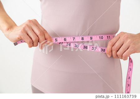 ミドル女性ダイエットイメージ ミドル女性ダイエットイメージ 111163739