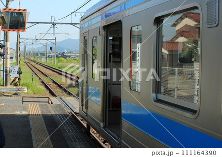 JR金蔵寺駅に停車中の国鉄121系電車(日本 香川県善通寺市) JR金蔵寺駅に停車中の国鉄121系電車(日本 香川県善通寺市) 111164390