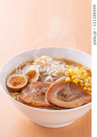 味噌ラーメンを食べる 味噌ラーメンを食べる 111166499