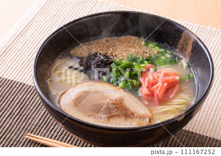 豚骨ラーメンを食べる 111167252