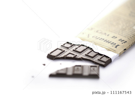 板チョコ　白背景 111167543
