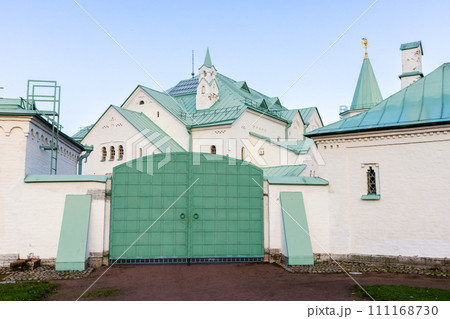 Glosed gate of Ratnaya Palata, Tsarskoye Selo, Russia Glosed gate of Ratnaya Palata, Tsarskoye Selo, Russia 111168730