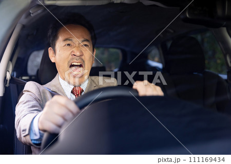 ビジネス　車　運転　事故 111169434