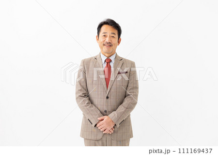 ビジネス　男性　ポートレート　白バック 111169437