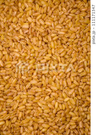 Bulgur wheat grains are yellow in color when raw 111171347