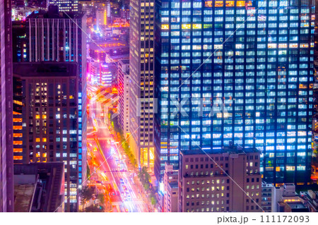新宿高層ビル街夜景 111172093