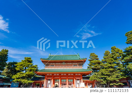 京都市 平安神宮の応天門 京都市 平安神宮の応天門 111172135