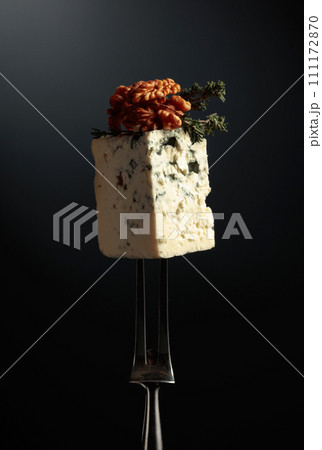 Blue cheese with walnuts and thyme. 111172870