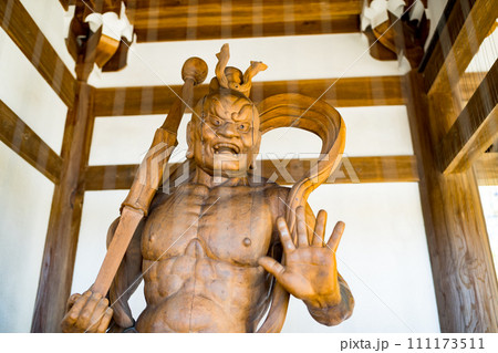 埼玉県飯能市　能仁寺　仁王像 111173511