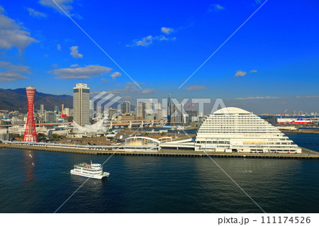 【兵庫県】改装後のポートタワーと神戸メリケンパーク 【兵庫県】改装後のポートタワーと神戸メリケンパーク 111174526