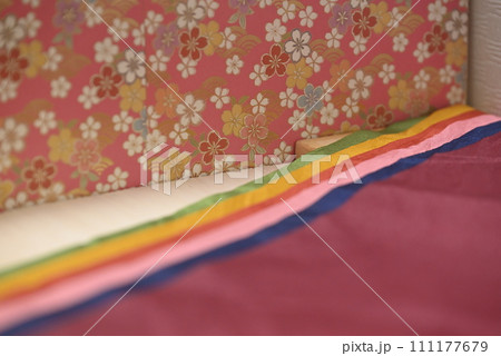 和柄の壁と五色の布 111177679