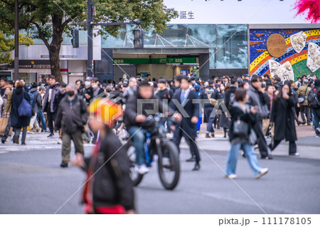 日本の東京都市景観 2月…零マの渋谷に再びマ姿…危険運転が増加…拡大の元凶…マ不要・換気＝2日 111178105
