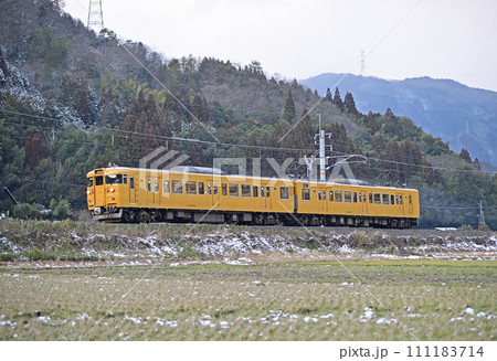 伯備線 根雨ー黒坂 JR西日本 115系 G-05編成(下関) 伯備線 根雨ー黒坂 JR西日本 115系 G-05編成(下関) 111183714