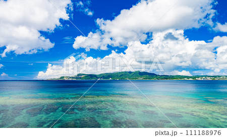 海　ビーチ　旅行　沖縄 111188976