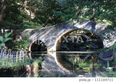 東京都港区南麻布の有栖川宮記念公園の風景 東京都港区南麻布の有栖川宮記念公園の風景 111189711