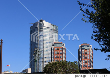 六本木ヒルズビルを望む東京都港区元麻布の風景 六本木ヒルズビルを望む東京都港区元麻布の風景 111189712