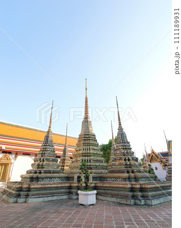 タイ　バンコク　ワット・ポー　5月の晴れの日 111189931