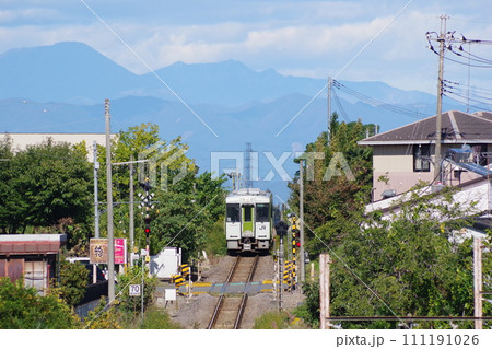 キハ110一両普通列車 八高線 起伏のある寄居 キハ110一両普通列車 八高線 起伏のある寄居 111191026