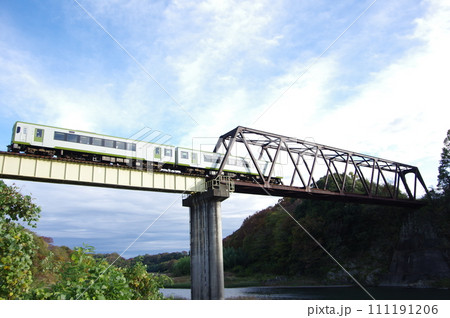 キハ110普通列車 八高線 荒川鉄橋 寄居付近 キハ110普通列車 八高線 荒川鉄橋 寄居付近 111191206