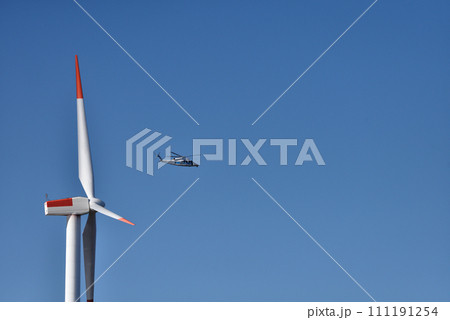 新舞子海岸　撤去予定の風車 111191254