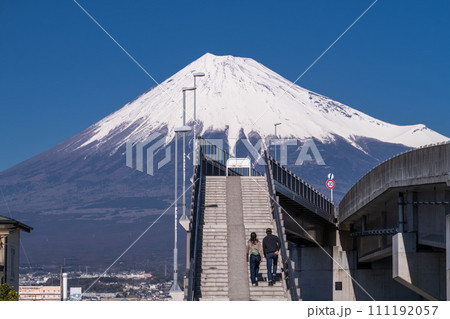 《静岡県》富士山夢の大橋・外国人観光客に人気の撮影スポット 《静岡県》富士山夢の大橋・外国人観光客に人気の撮影スポット 111192057
