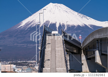 《静岡県》富士山夢の大橋・外国人観光客に人気の撮影スポット 《静岡県》富士山夢の大橋・外国人観光客に人気の撮影スポット 111192061