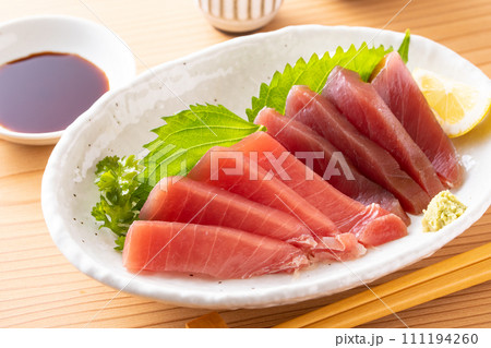 マグロの刺身 111194260