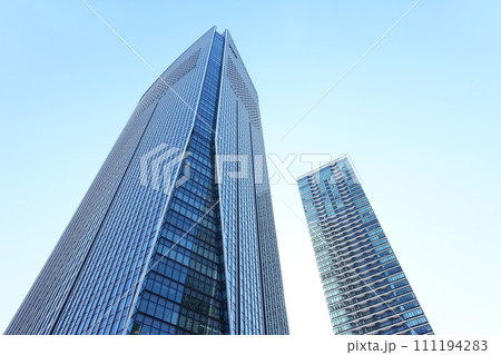 日本　東京　虎ノ門ヒルズ　高層ビル 111194283