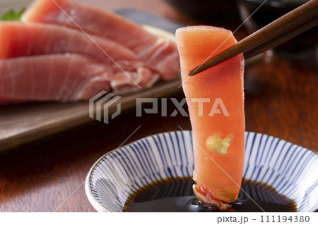 マグロの刺身 111194380
