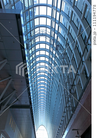 日本 東京 新宿 オークタワー ガラス天井 日本 東京 新宿 オークタワー ガラス天井 111194778