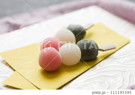 3色のお花見串団子 3色のお花見串団子 111195395