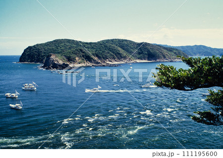 友ケ島(虎島)から中の瀬戸・地の島を望む 【和歌山県和歌山市】 友ケ島(虎島)から中の瀬戸・地の島を望む 【和歌山県和歌山市】 111195600