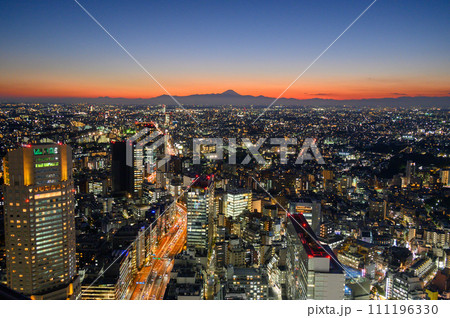 東京と富士山 111196330