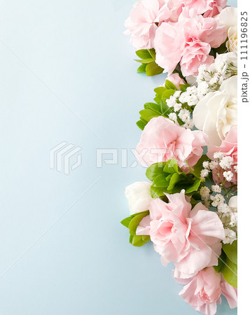Close up photo of a bouquet of pink and white 111196825