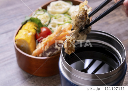 うどん弁当 弁当箱 箸あげ うどん弁当 弁当箱 箸あげ 111197133