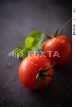 新鮮なミニトマト 111197209