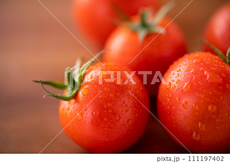 新鮮なミニトマト 111197402