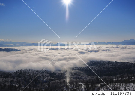 雲海とサンピラー 111197803