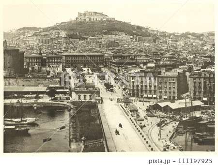 昔のイタリア　ナポリ 111197925