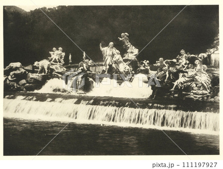 イタリア　カゼルタ宮殿 111197927