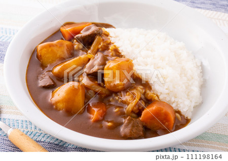 ビーフカレーを食べる 111198164