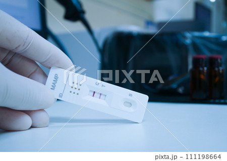 Urine methamphetamin testing in laboratory. 111198664