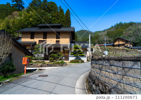 【重要伝統的建造物群保存地区】大屋町大杉 春の養蚕住宅の風景4 兵庫県養父市 【重要伝統的建造物群保存地区】大屋町大杉 春の養蚕住宅の風景4 兵庫県養父市 111200671