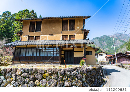 【重要伝統的建造物群保存地区】大屋町大杉　春の養蚕住宅の風景7　兵庫県養父市 111200681