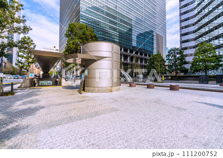 日本の東京都市景観 大手町駅出入口A5や大手町プレイスなどを望む=令和6年2月2日 日本の東京都市景観 大手町駅出入口A5や大手町プレイスなどを望む=令和6年2月2日 111200752