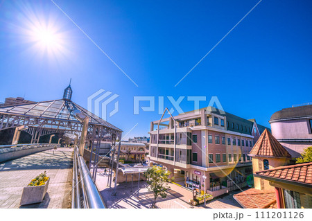 日本の横浜都市景観 横浜市営地下鉄 中川駅(副名称・東京都市大横浜キャンパス前)前などを望む＝26日 111201126