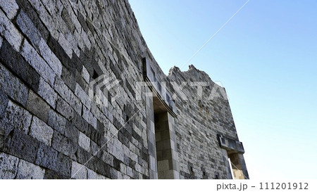 伊豆諸島新島の光と風と波の塔の外壁 111201912