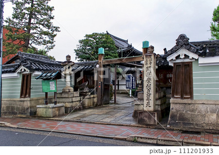 【京都】春の建仁寺塔頭禅居庵 開運摩利支天の西門 【京都】春の建仁寺塔頭禅居庵 開運摩利支天の西門 111201933