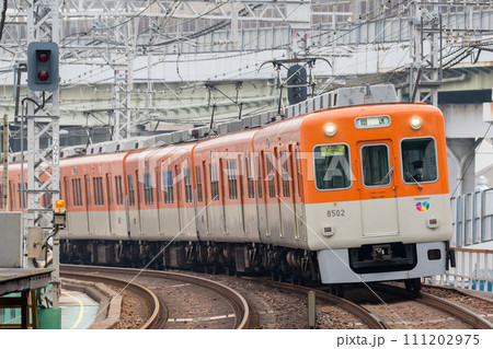【阪神本線】淀川駅を通過する回送列車 【阪神本線】淀川駅を通過する回送列車 111202975